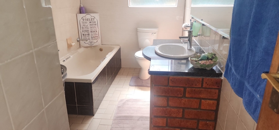 4 Bedroom Property for Sale in Strandfontein Village Western Cape